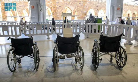 Курсии маъюбии ройгон (Free Wheel Chair) дар Масҷид-ул-Ҳаром — Макка