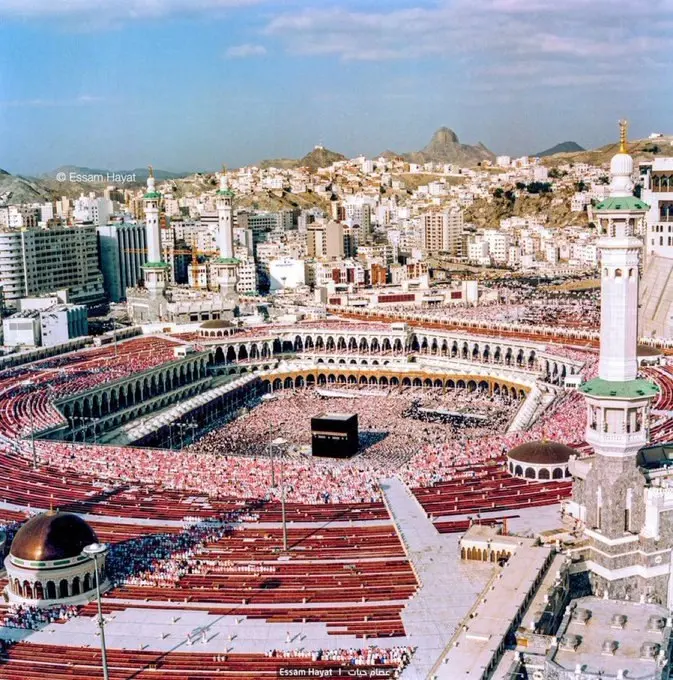 Green Carpets of the Al-Haram Mosque: A Symbol of Renewal