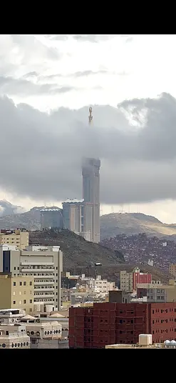 🌦️ A Beautiful Day in Makkah: Rain, Clouds, and Sunlight 🌤️